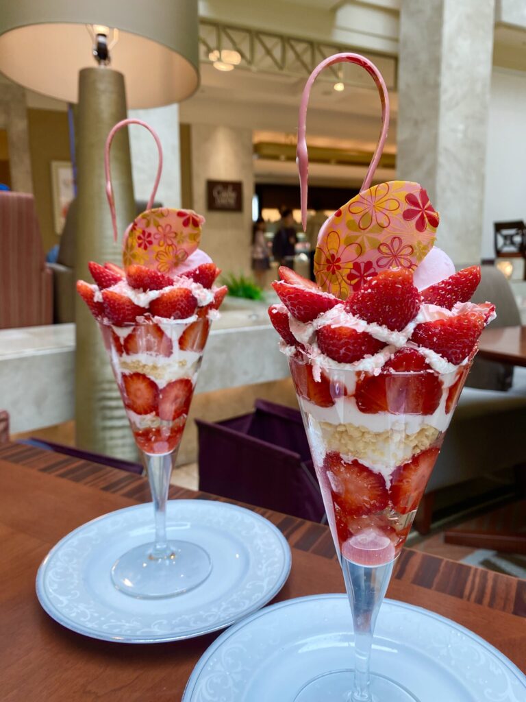 スワンパフェ_いちご